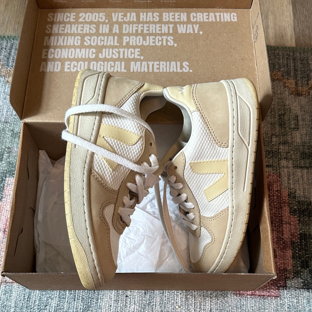 Veja V-10 sneakers